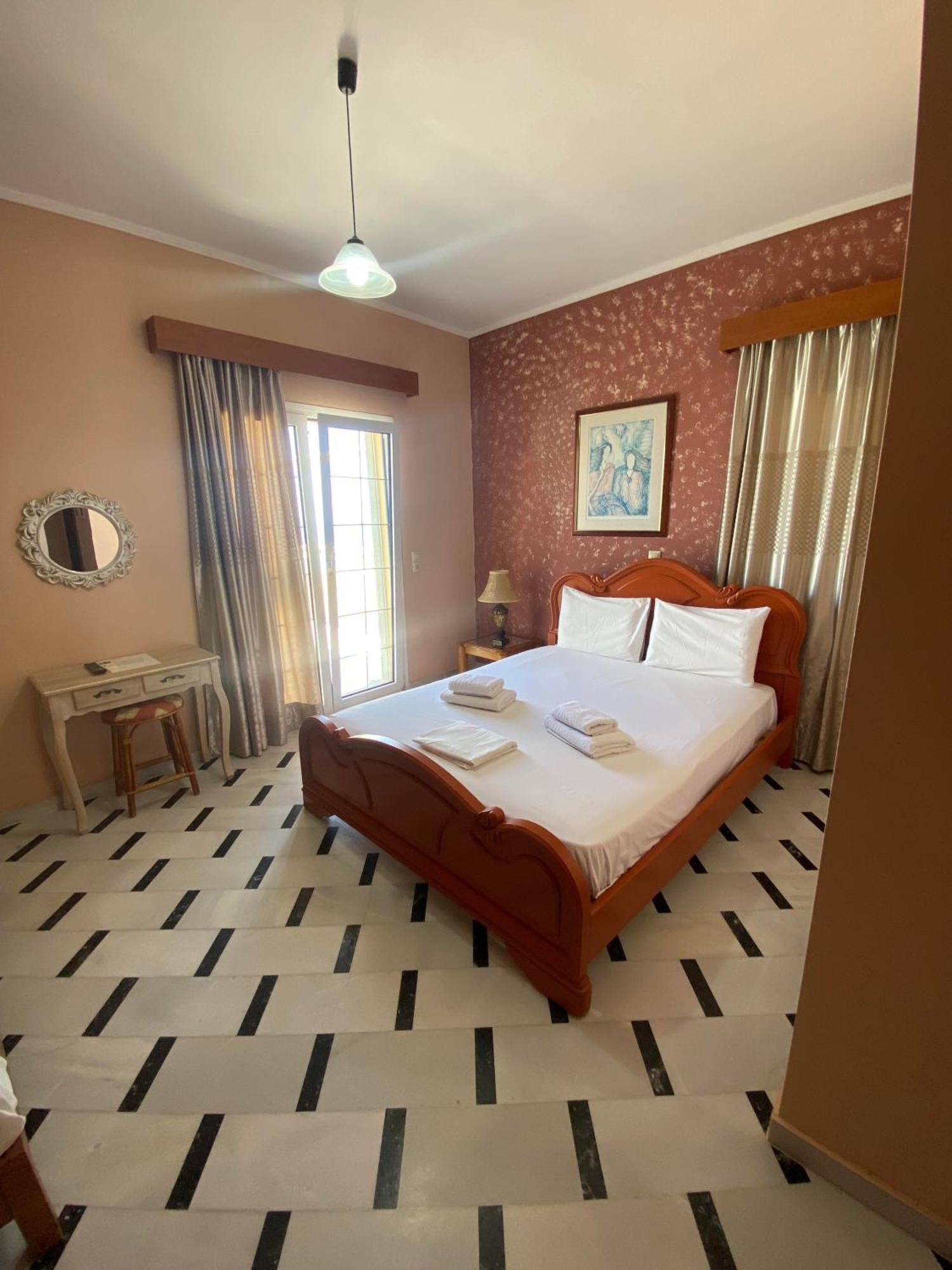 Eliza Apartments Rethymno Esterno foto
